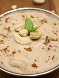 A picture of Restaurant Style Kaju Curry.