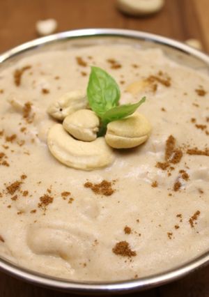 A picture of Restaurant Style Kaju Curry.
