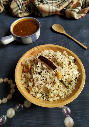A picture of Thengai sadam/coconut rice.