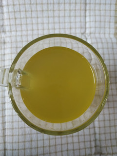 Una foto de Té de jengibre, limón y miel 🍋🍯