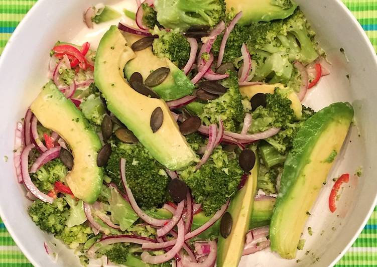 Salade brocolis, avocats