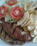 Pescado frito con tajadas