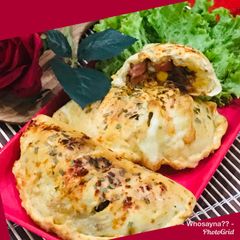 A picture of Whosayna’s Calzone.