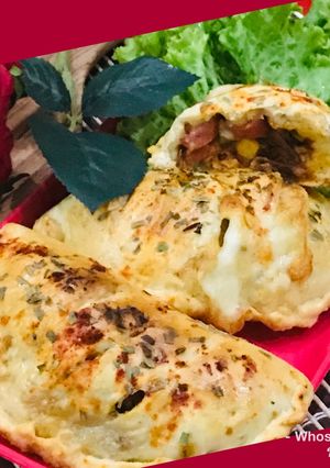 A picture of Whosayna’s Calzone.