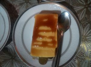 Une photo de Dessert au flan et biscuit