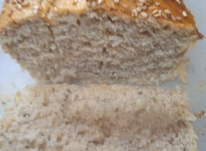 Una foto de PAN 🍞 INTEGRAL CON MIX DE SEMILLAS 🍞DE Chía, SÉSAMO LINO DE DORADO y GIRASOL🍞🐝💪💪💪