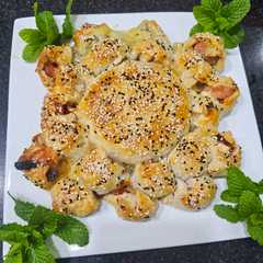 بف باستري بالنقانق وجبن البري Brie cheese بطريقة مختلفة-レシピのメイン写真