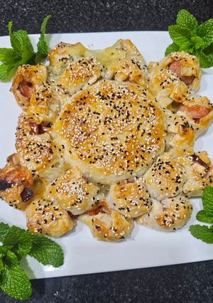 صورة لوصفة بف باستري بالنقانق وجبن البري Brie cheese بطريقة مختلفة