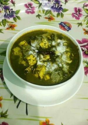 A picture of Palak Paneer.