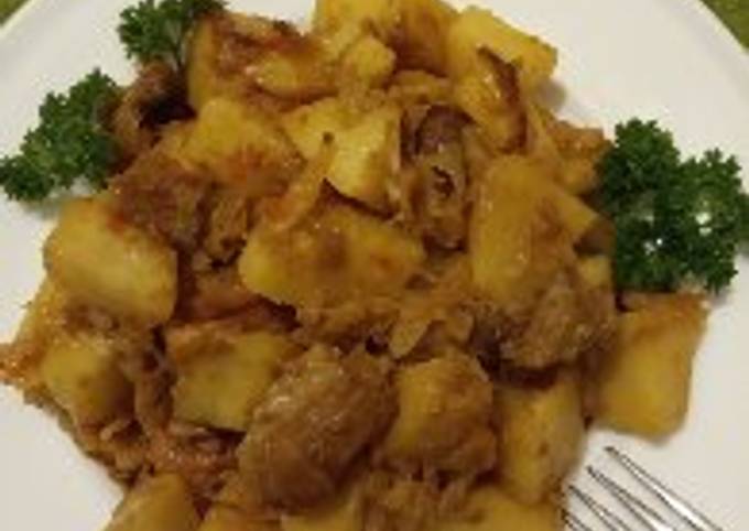 Тушеная капуста с картошкой и мясом: рецепт с фото
