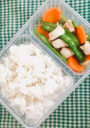 รูปของ ผัดผักถั่วลันเตา แครอท ใส่อกไก่🥕🥗🍚 #กินผักรักสุขภาพ 4