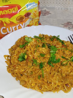 Maggi egg noodles (மேகி 🥚 நூடுல்ஸ்) செய்முறை முக்கிய புகைப்படம்