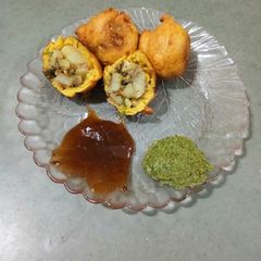 A picture of Aloo Bonda.