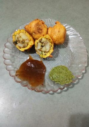 A picture of Aloo Bonda.