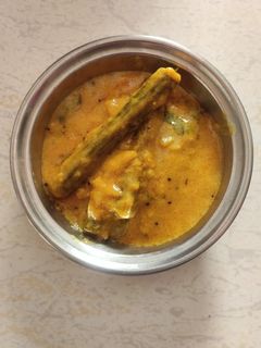 સરગવાનું લોટ વાળું શાક (Drumstick Besan Shak Recipe In Gujarati) રેસીપી મુખ્ય ફોટો