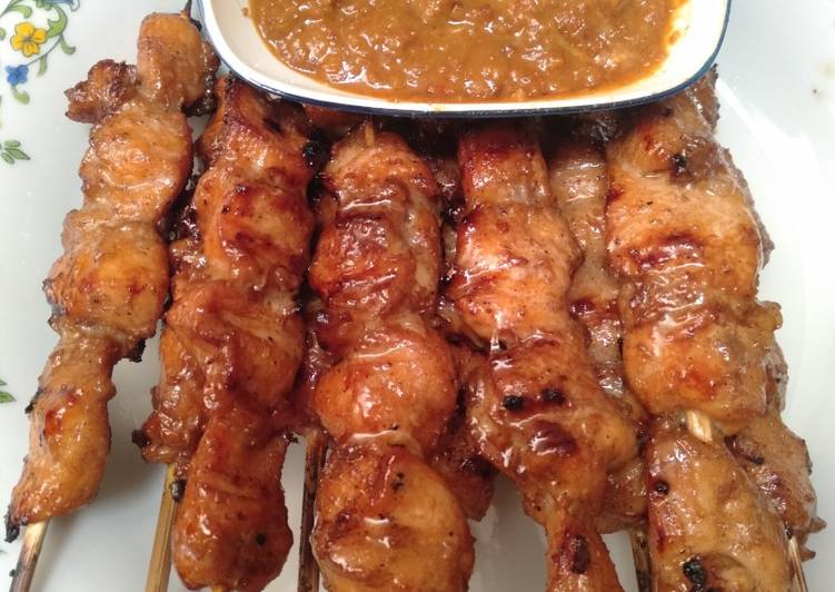 Sate ayam saus kacang gurih maknyuss