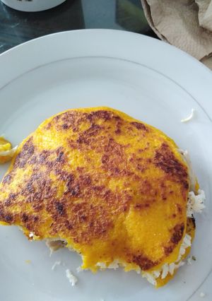 Una foto de Arepa de zapallo o auyama rellena de pollo y queso blanco