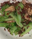 Bông cải xanh+ ức gà kho tiêu+gạo lứt sấy (ăn kiêng- eat clen)