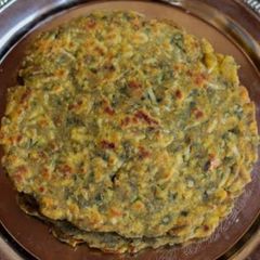 A picture of Methi mooli mix paratha.