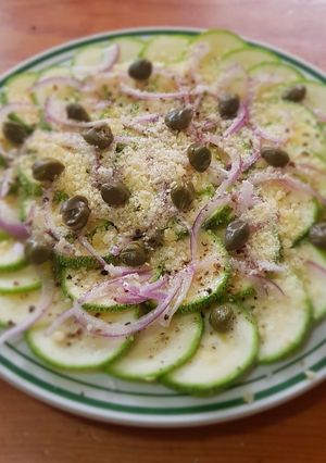 Una foto de Carpaccio de calabacitas