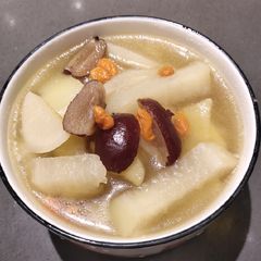 A picture of Chicken and Radish Soup.