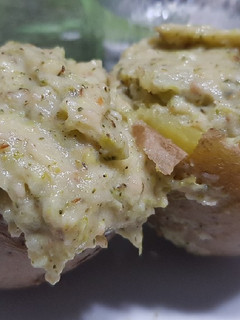 Una foto de Patatas rellenas de brócoli