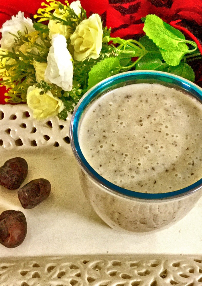 A picture of Banana & dates shake.