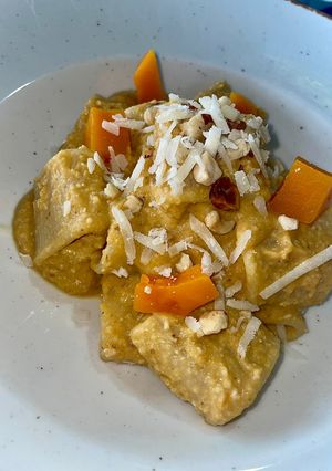 Foto principal de Pasta con salsa de Calabaza y avellanas tostadas 🎃