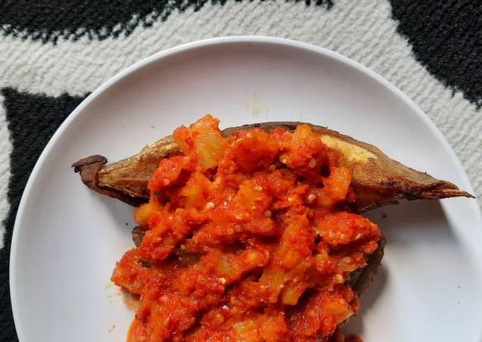Easiest Way to Prepare Yummy Ikan goreng bawal hitam sambal merah nanas