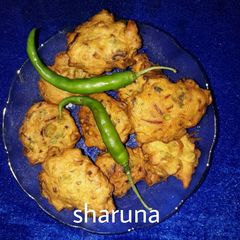 A picture of Onion pakodas.