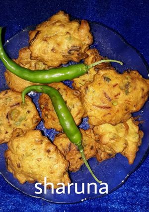 A picture of Onion pakodas.