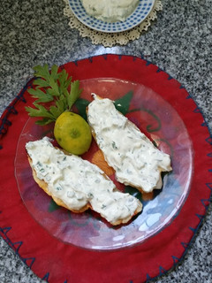 Una foto de Filet de merluza con salsa de lima