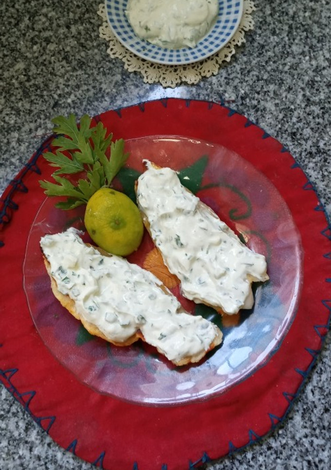 Una foto de Filet de merluza con salsa de lima