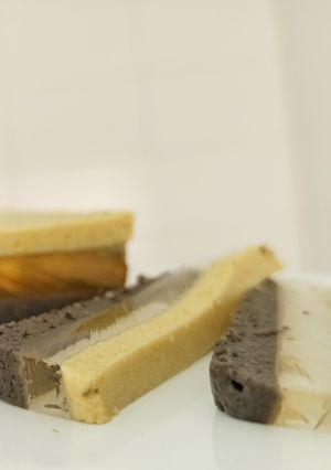 Foto principal de Gelatina tricolor de aceitunas y vermut