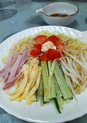 รูปของ บะหมี่เย็นสไตล์ญี่ปุ่น (Hiyashi Chuka)
