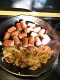 Salchichas de Res con Cebolla Caramelizada