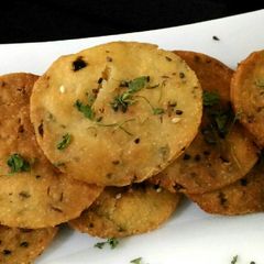 A picture of Methi puri.