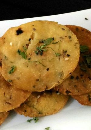 A picture of Methi puri.