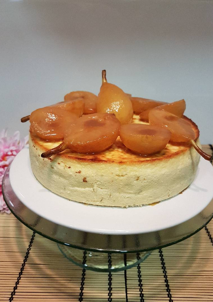 Una foto de Chifon de requesón con peras caramelizadas!!