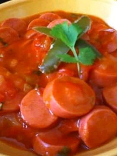 Una foto de Salchichas entomatadas