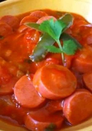 Una foto de Salchichas entomatadas