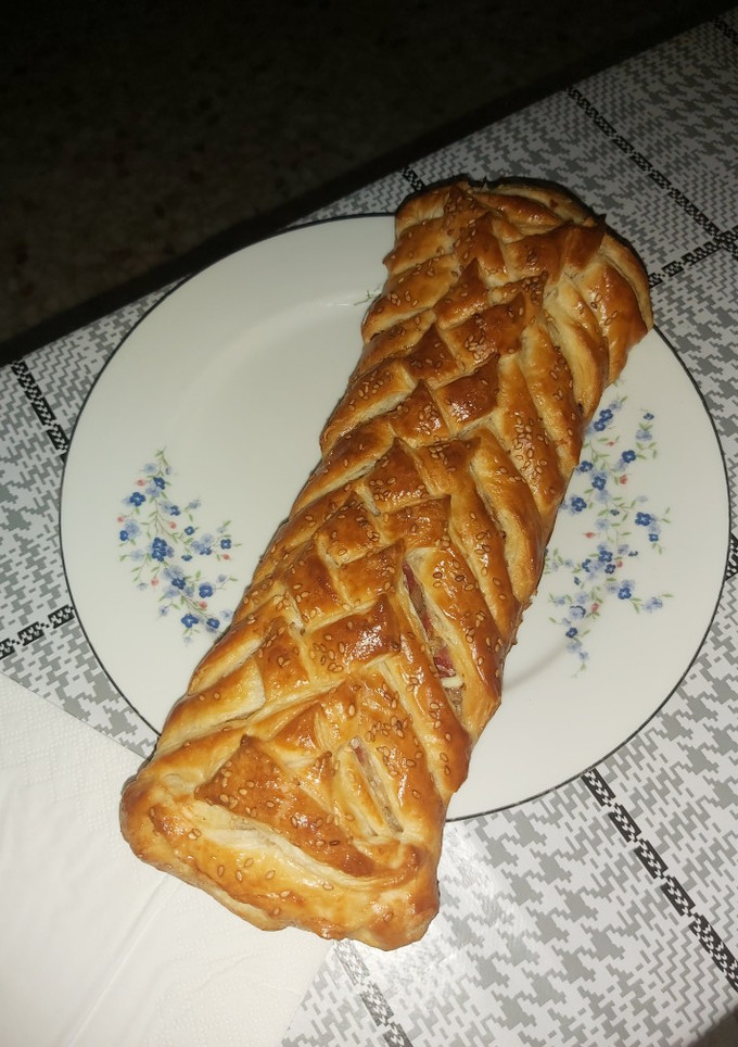 Una foto de Trenza de atún, cebolla y jamón dulce
