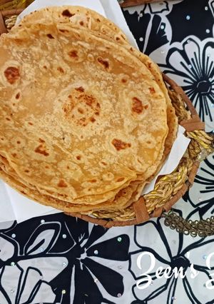 A picture of Stoneground and Multigrain Aata Chapatis or Rotis.
