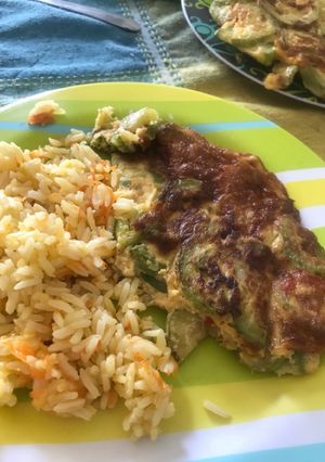 Una foto de Tortilla de zucchinis y longaniza