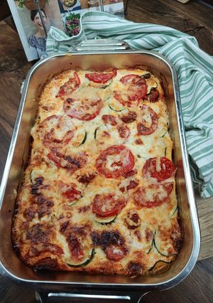 Rakott cukkini paradicsommal és kolbásszal recept fotója