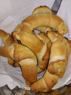 Teljes kiőrlésű tejes kifli töltve recept fotója