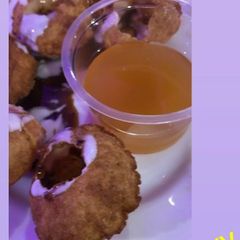 A picture of Gol gappay.