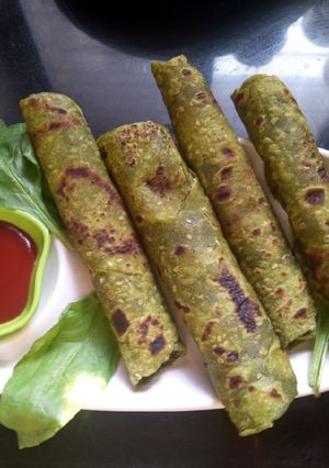 A picture of Palak paratha.