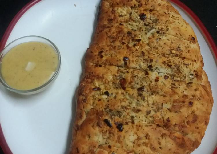 Garlic Bread with Cheese Dip