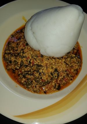 Sakwara da miyar egushi ainihin hoton girkin